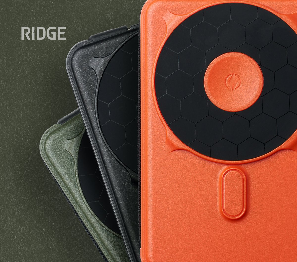 Ridge. Power banks in orange, black and green.