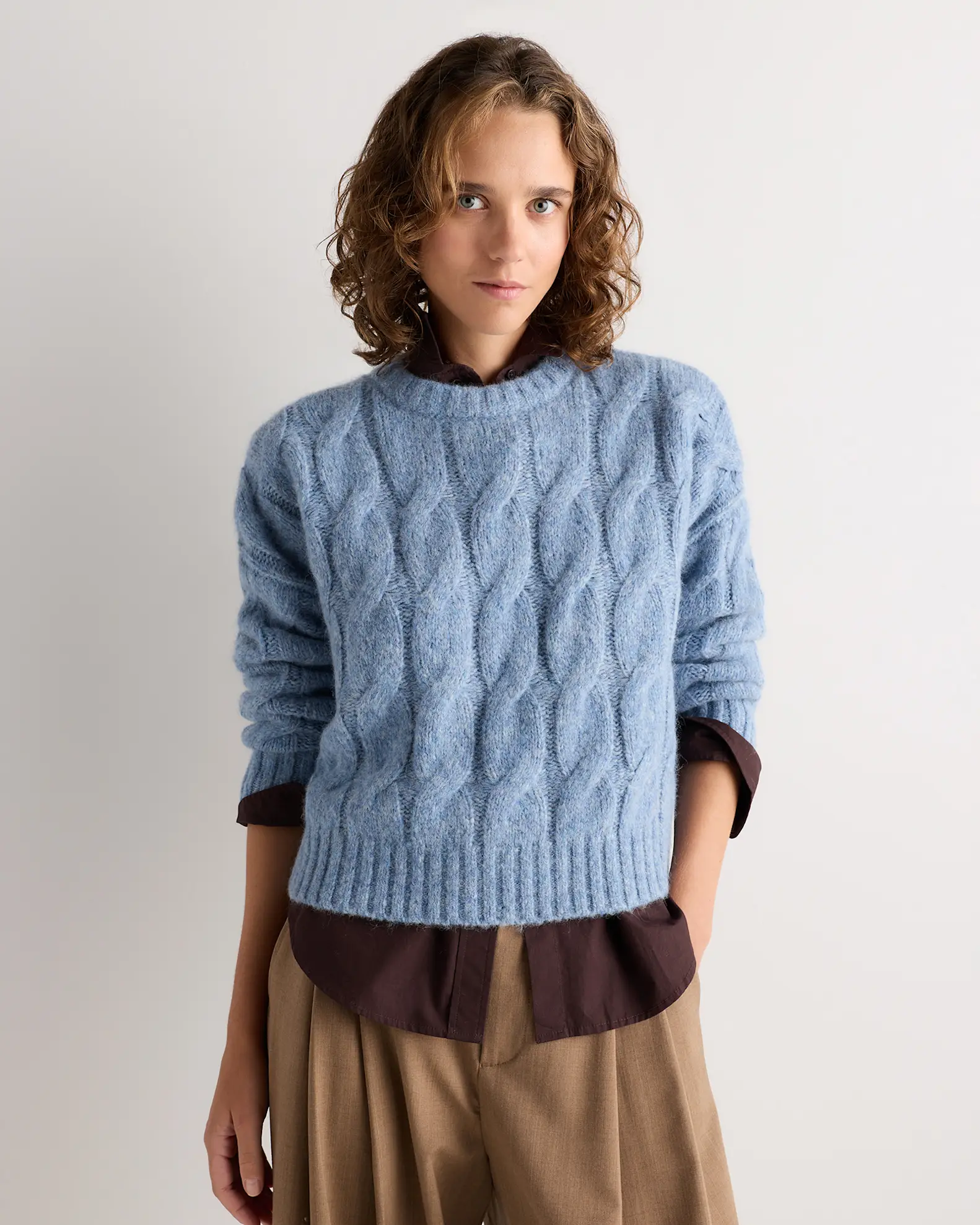 Lofty Baby Alpaca Relaxed Cropped Cable Crewneck