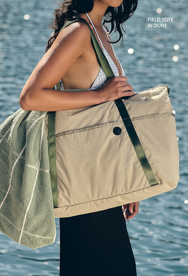 Field Tote in Dune.