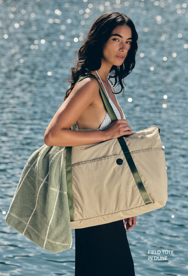 Field Tote in Dune.