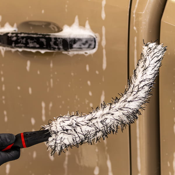 brush that can reach hard to reach gaps