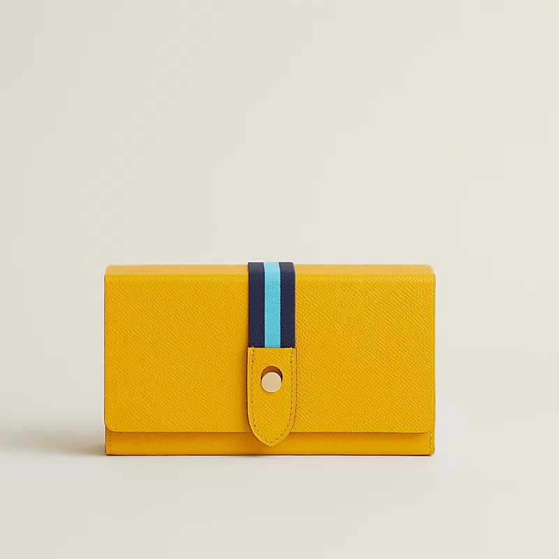 Visual of Brick minaudiere
