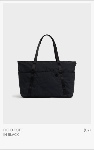 Field Tote in Black. (02)
