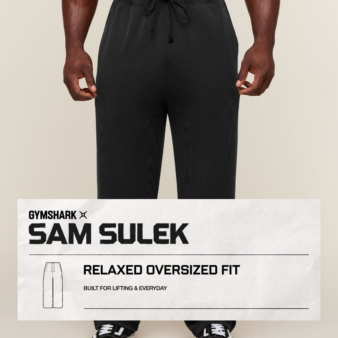 Relaxed Oversized Fit Built for lifting & everyday