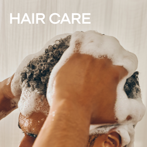 Man washing hair
